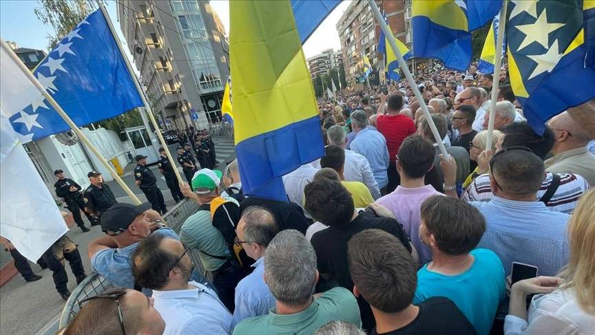 BiH: Nekoliko hiljada građana na protestu ispred zgrade OHR-a